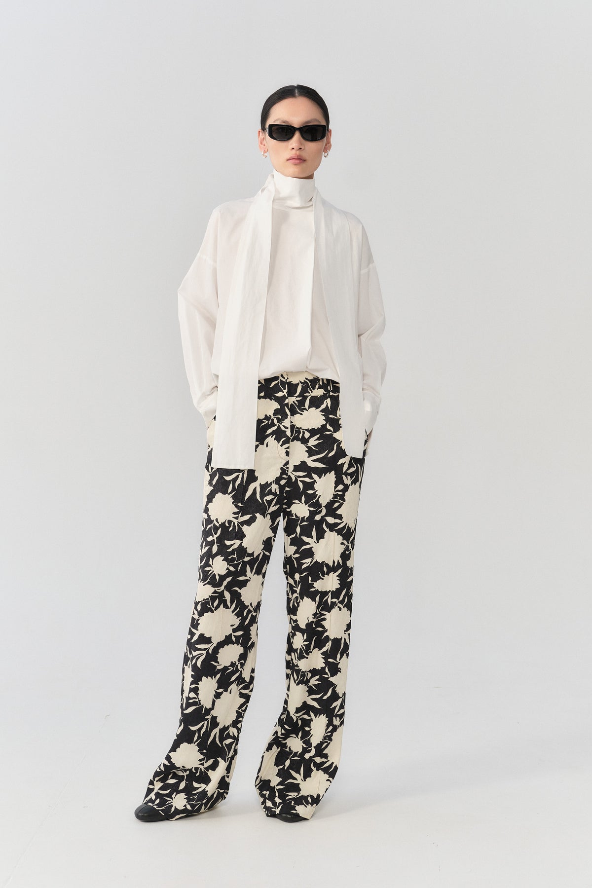 Arion Pants Black and White