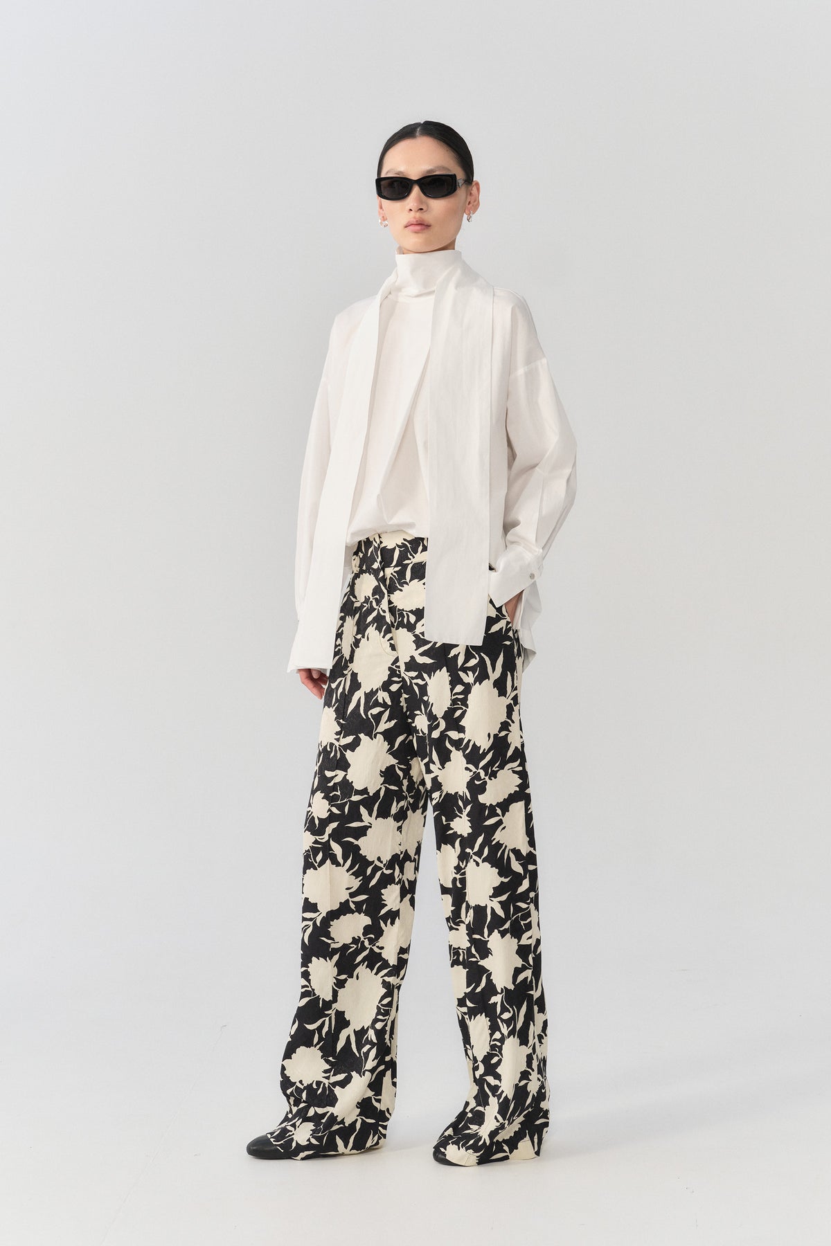 Arion Pants Black and White