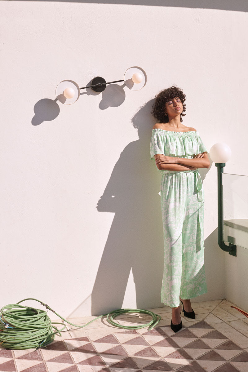 Limited-edition satin-printed off-shoulder jumpsuit eikō ai
