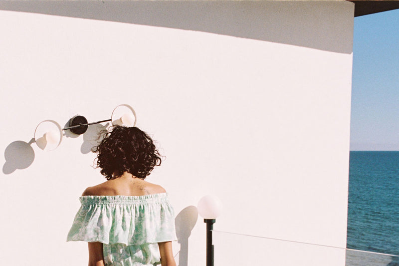 Limited-edition satin-printed off-shoulder jumpsuit eikō ai
